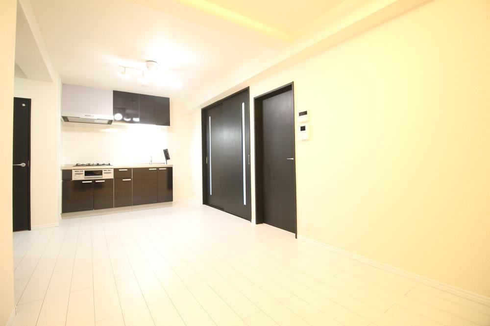 2LDK apartment in Isogo Ward, Yokohama, Kanagawa - Photo 1