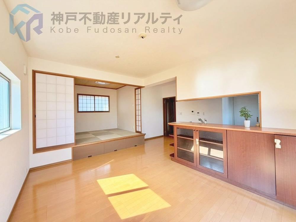 4LDK house in Higashinada Ward, Kobe, Hyogo - Photo 1