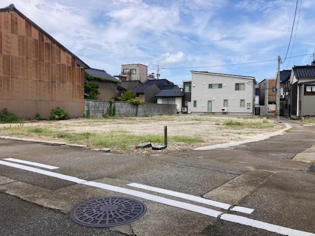 198 m² land in Takaoka, Toyama - Photo 1