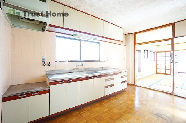 6DK house in Yodogawa Ward, Osaka - Photo 1