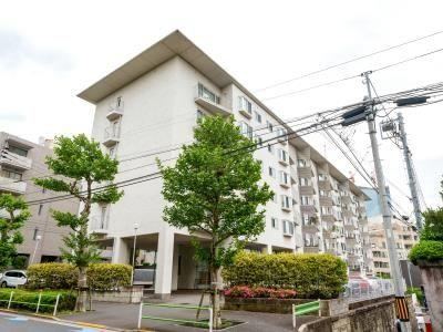 2LDK apartment in Minato Ward, Tokyo - Photo 1