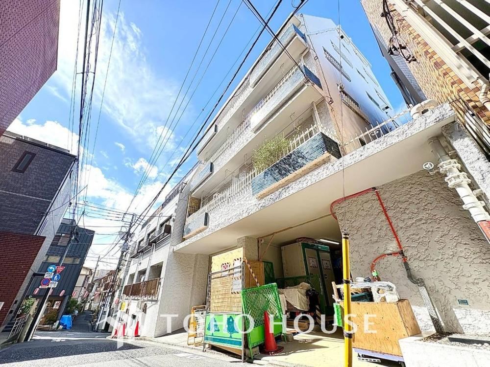 1LDK apartment in Shibuya Ward, Tokyo - Photo 1