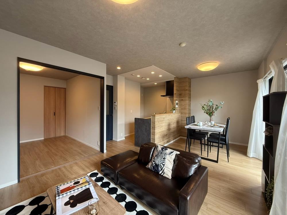 3LDK apartment in Joto Ward, Osaka - Photo 1