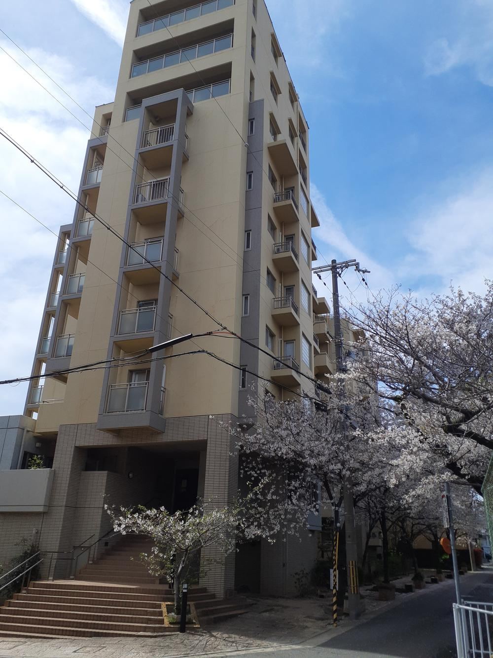 2LDK+S apartment in Higashinada Ward, Kobe, Hyogo - Photo 1