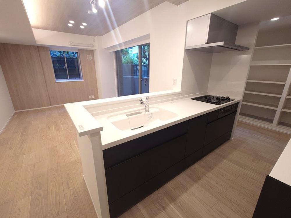 2LDK apartment in Bunkyo Ward, Tokyo - Photo 1