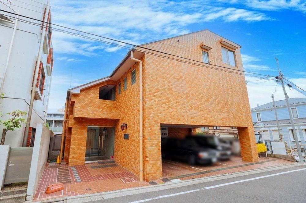 2LDK apartment in Meguro Ward, Tokyo - Photo 1