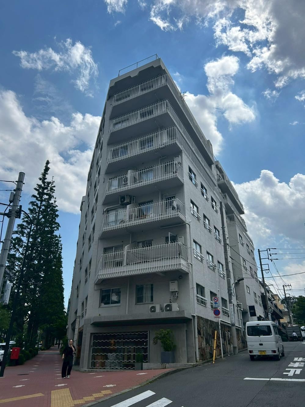 3LDK apartment in Minato Ward, Tokyo - Photo 1
