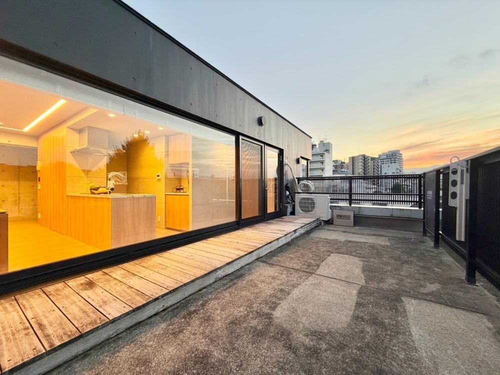2LDK apartment in Shinjuku Ward, Tokyo - Photo 1
