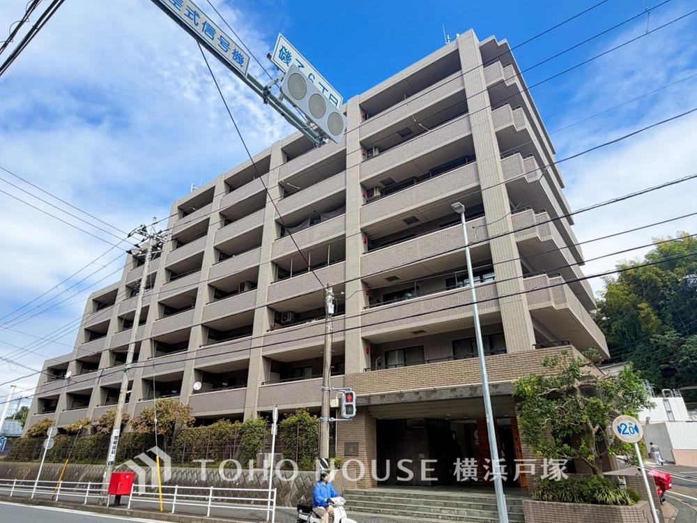 2LDK+S apartment in Isogo Ward, Yokohama, Kanagawa - Photo 1
