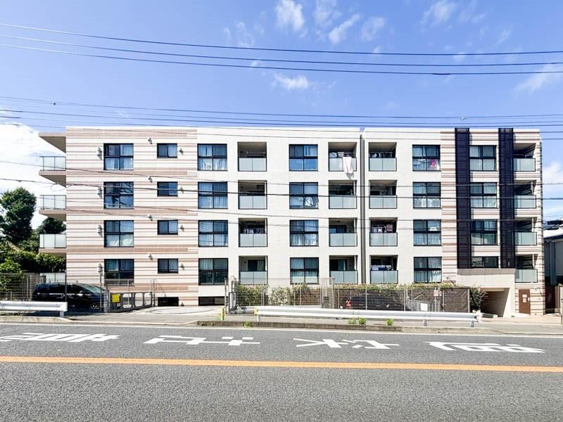 2LDK+S apartment in Fujisawa, Kanagawa - Photo 1