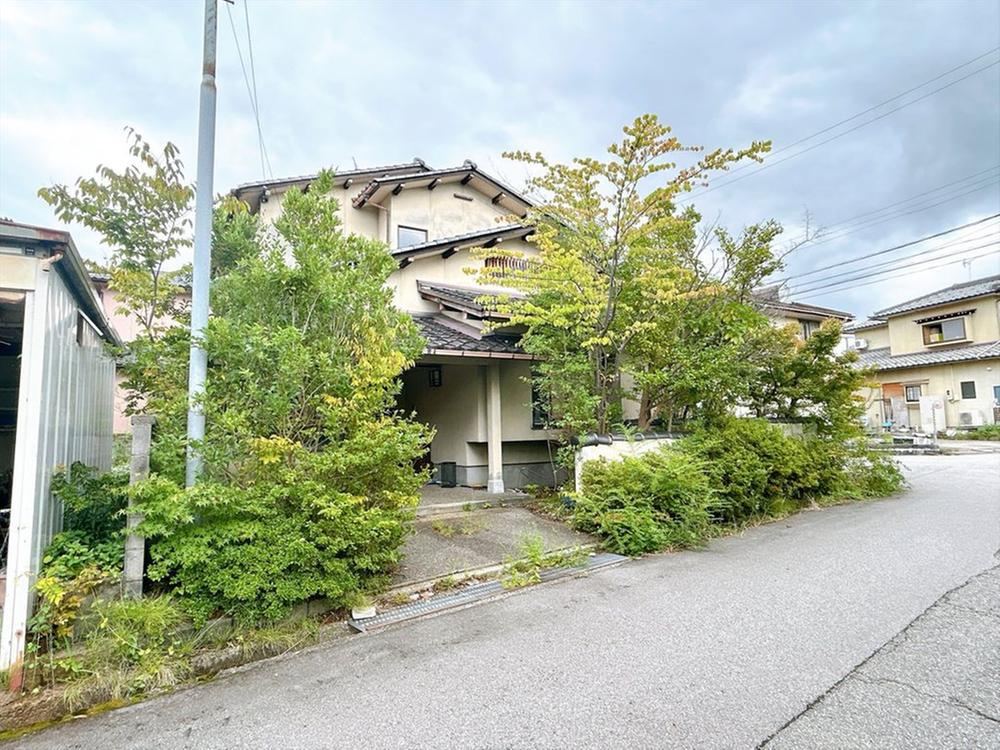 5DK house in Toyama, Toyama - Photo 1