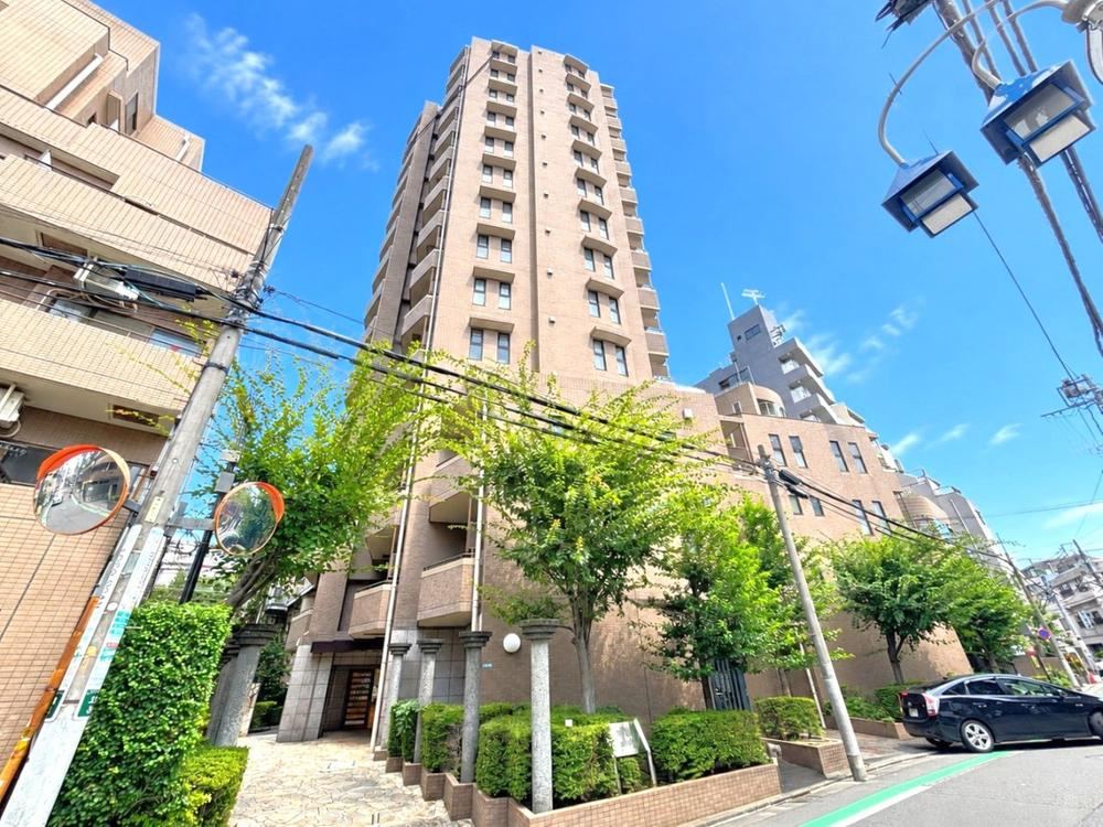 1LDK+S apartment in Meguro Ward, Tokyo - Photo 1