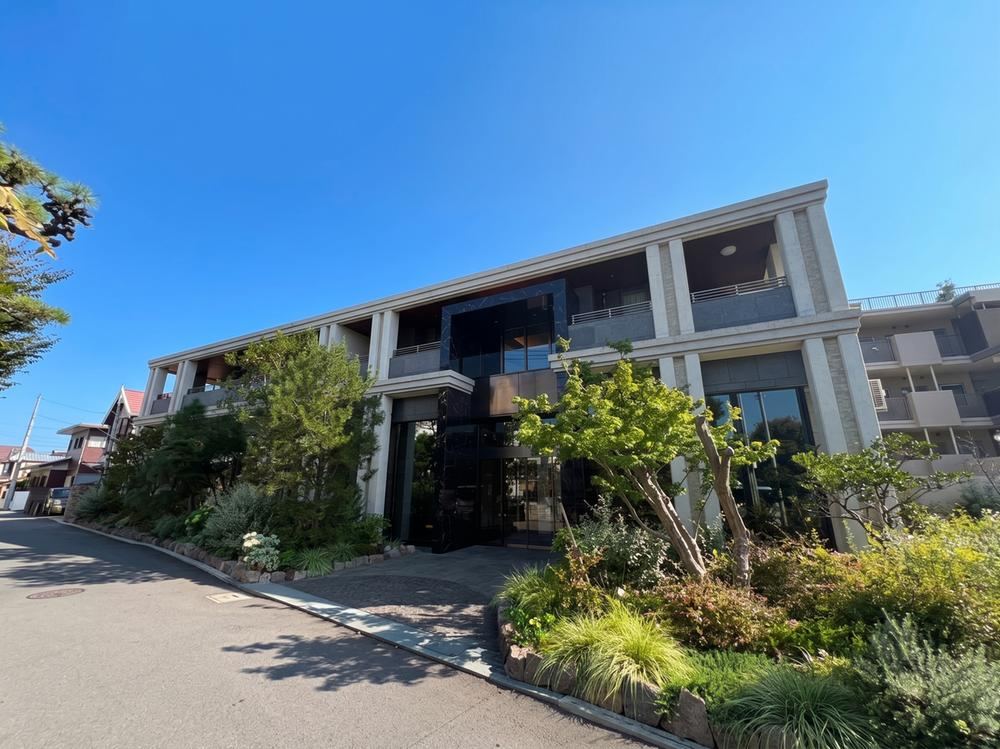 3LDK apartment in Chigasaki, Kanagawa - Photo 1