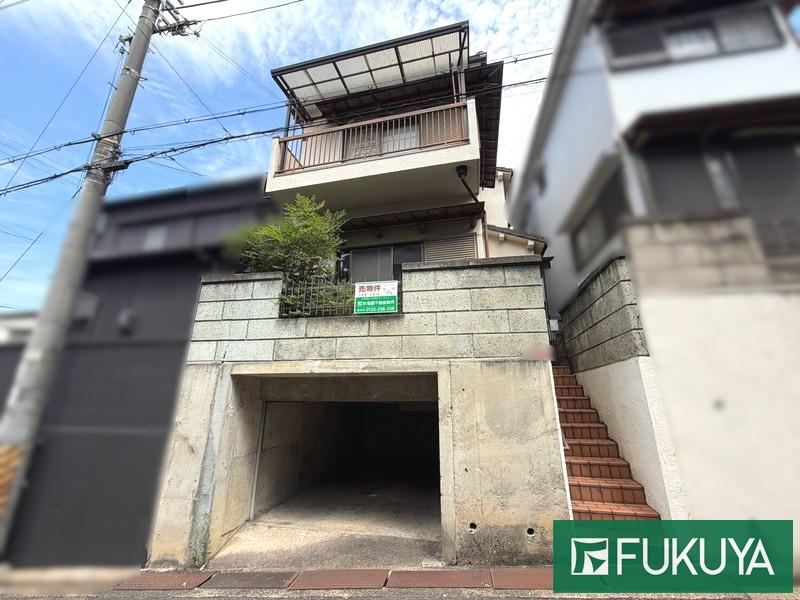 3DK house in Hirakata, Osaka - Photo 1