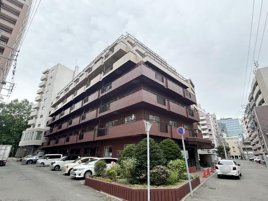2LDK+S apartment in Chuo Ward, Sapporo, Hokkaido - Photo 1