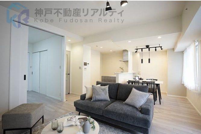 3LDK apartment in Higashinada Ward, Kobe, Hyogo - Photo 1