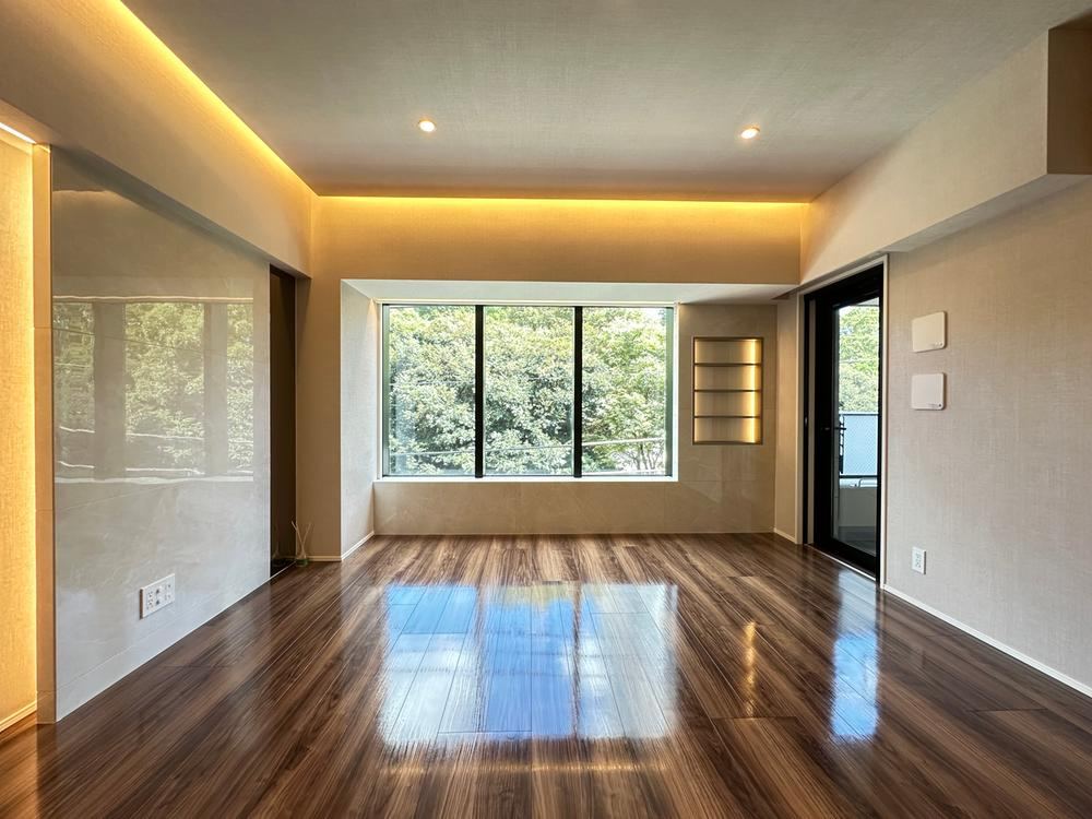 3LDK+S apartment in Minato Ward, Tokyo - Photo 1