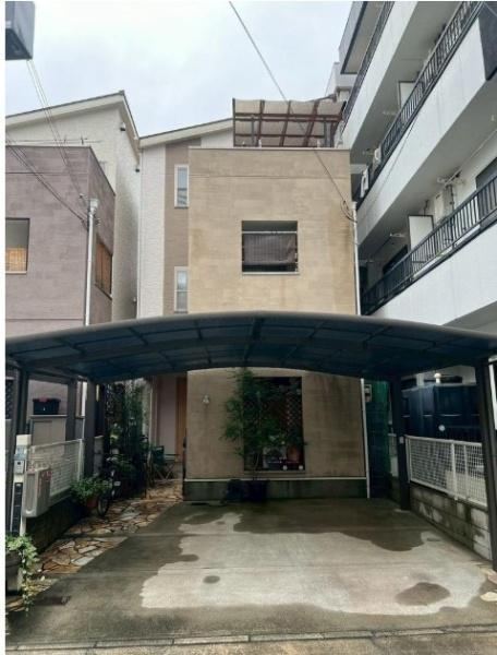 4LDK house in Neyagawa, Osaka - Photo 1