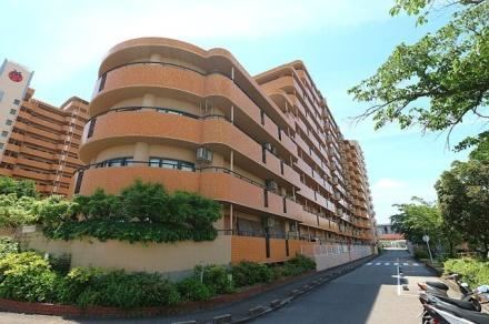 2LDK apartment in Neyagawa, Osaka - Photo 1