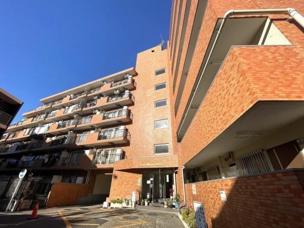 2DK apartment in Adachi Ward, Tokyo - Photo 1