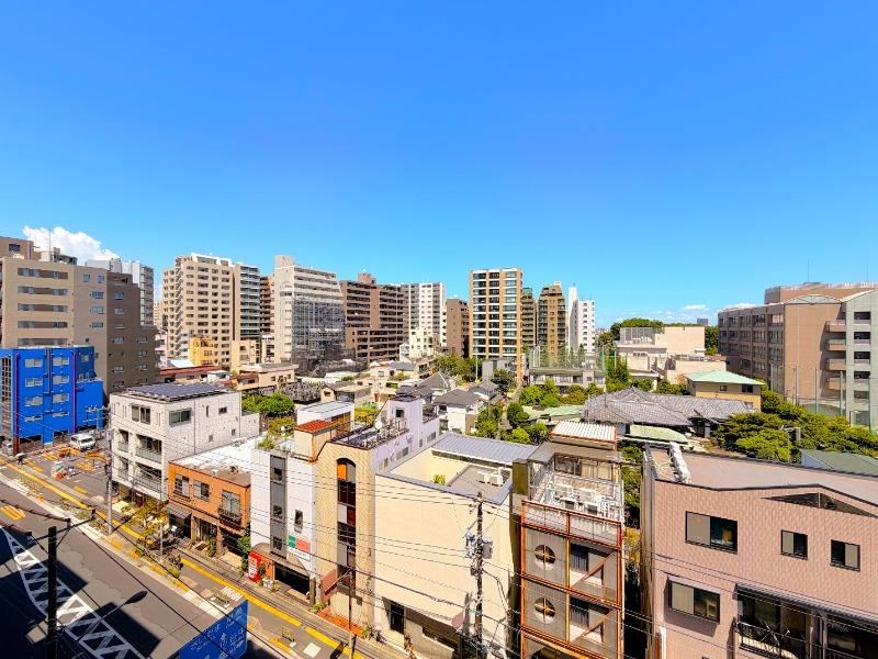 2LDK+S apartment in Bunkyo Ward, Tokyo - Photo 1