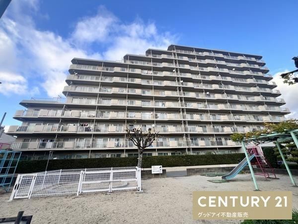 2LDK apartment in Higashiosaka, Osaka - Photo 1