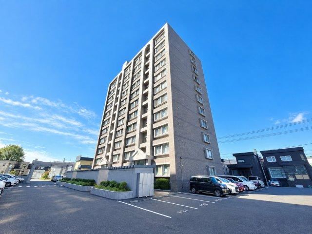 3LDK apartment in Nishi Ward, Sapporo, Hokkaido - Photo 1