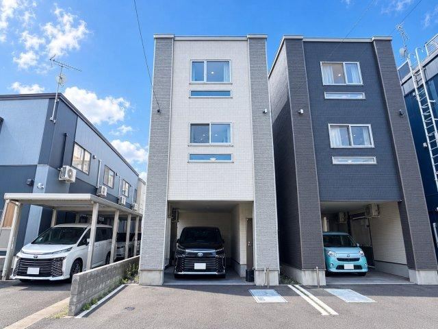 3LDK+S house in Nishi Ward, Sapporo, Hokkaido - Photo 1
