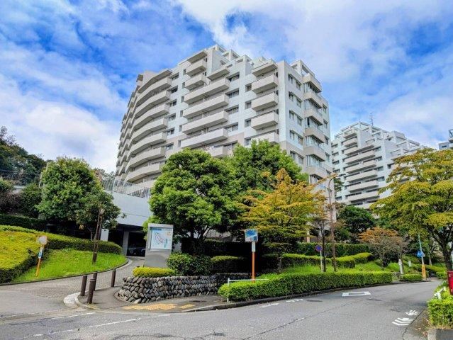 4LDK apartment in Inagi, Tokyo - Photo 1