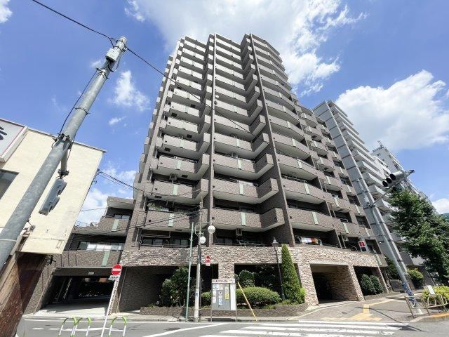 2LDK+S apartment in Toshima Ward, Tokyo - Photo 1