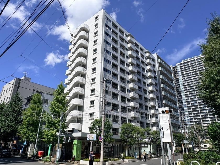 3LDK apartment in Minato Ward, Tokyo - Photo 1