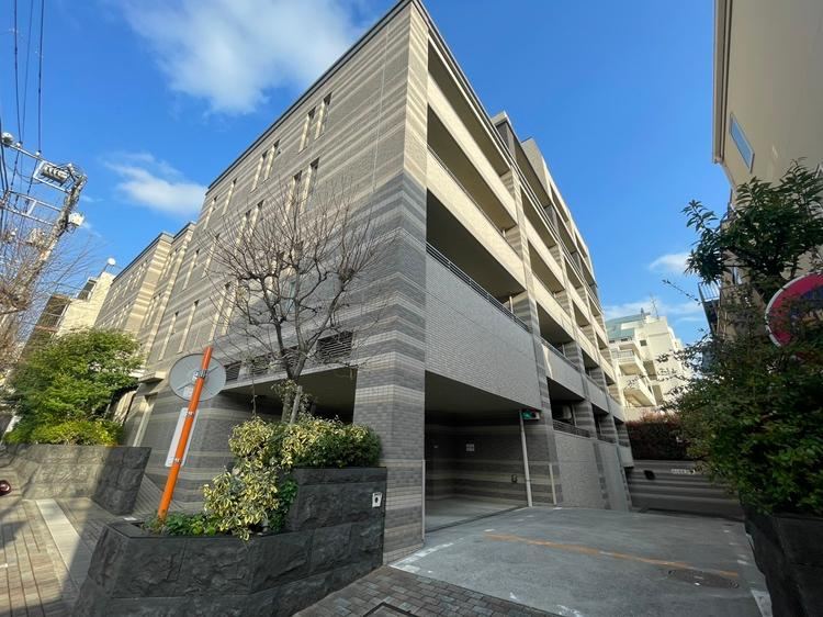 2LDK apartment in Itabashi Ward, Tokyo - Photo 1