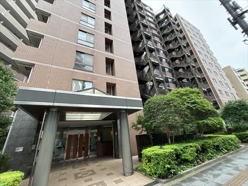 4LDK apartment in Sumida Ward, Tokyo - Photo 1