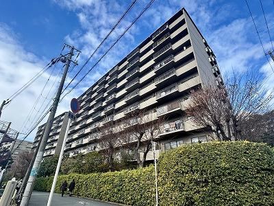 2LDK apartment in Toyonaka, Osaka - Photo 1