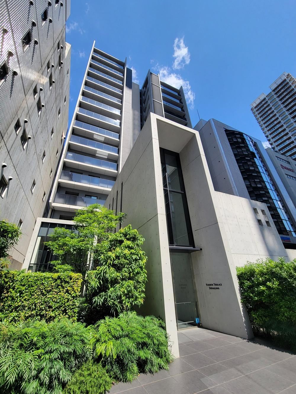 2LDK apartment in Minato Ward, Tokyo - Photo 1