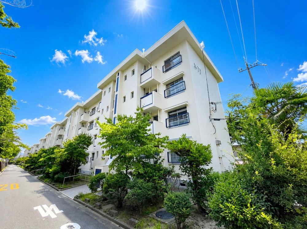 3LDK apartment in Neyagawa, Osaka - Photo 1
