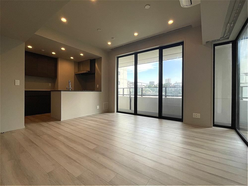 2LDK apartment in Minato Ward, Tokyo - Photo 1