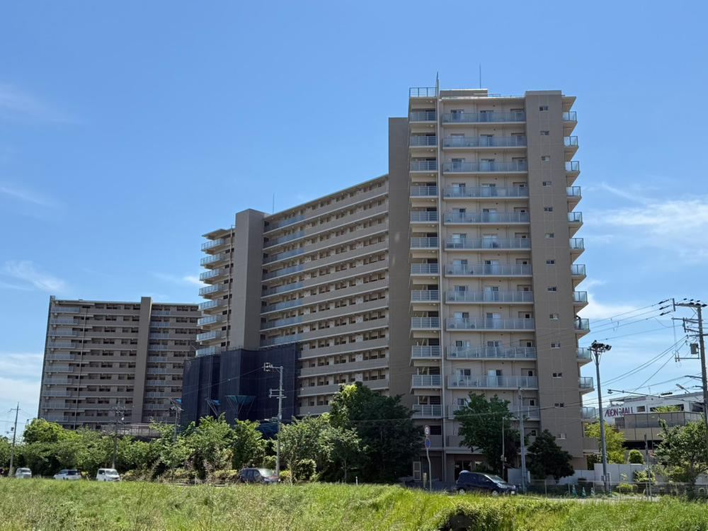 4LDK apartment in Itami, Hyogo - Photo 1