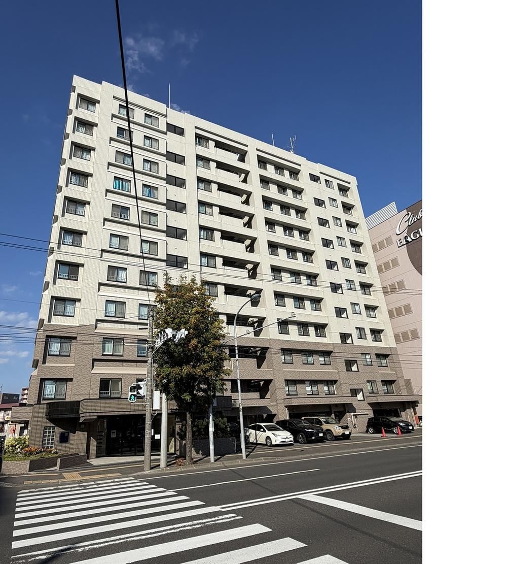 3LDK+S apartment in Kita Ward, Sapporo, Hokkaido - Photo 1