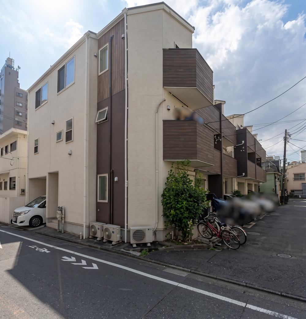 4LDK house in Ota Ward, Tokyo - Photo 1