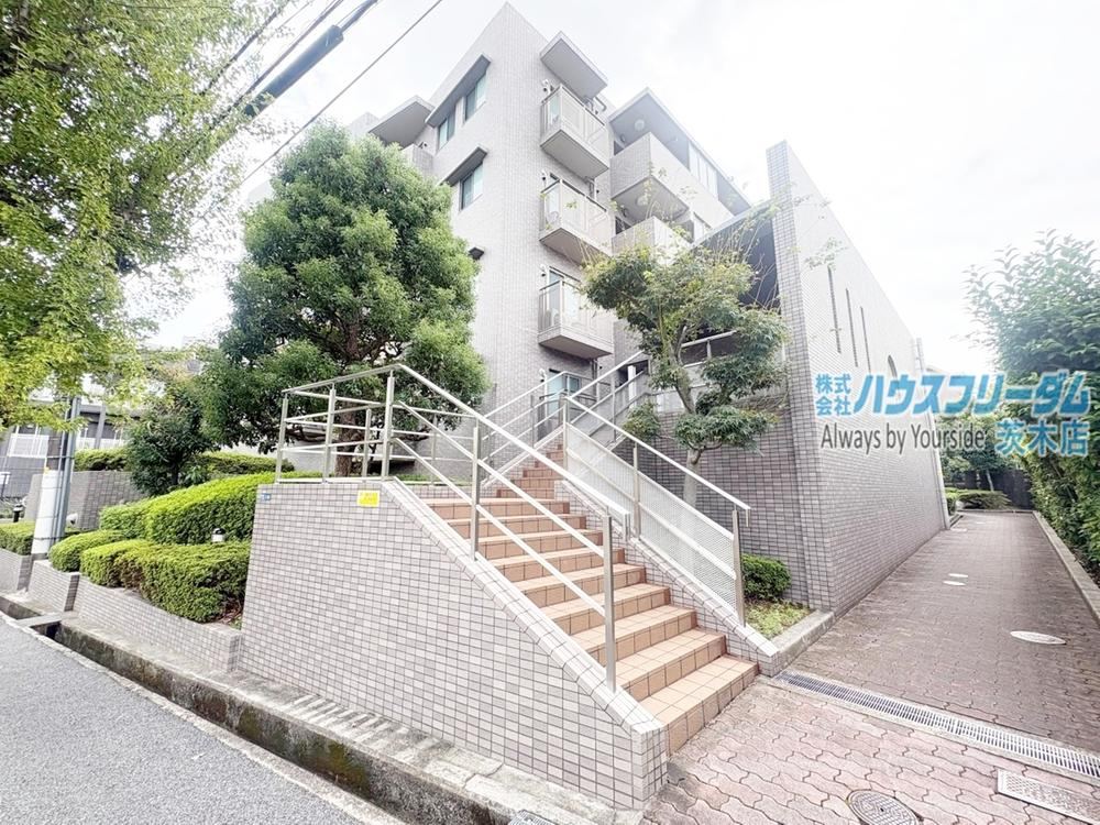 3LDK apartment in Suita, Osaka - Photo 1