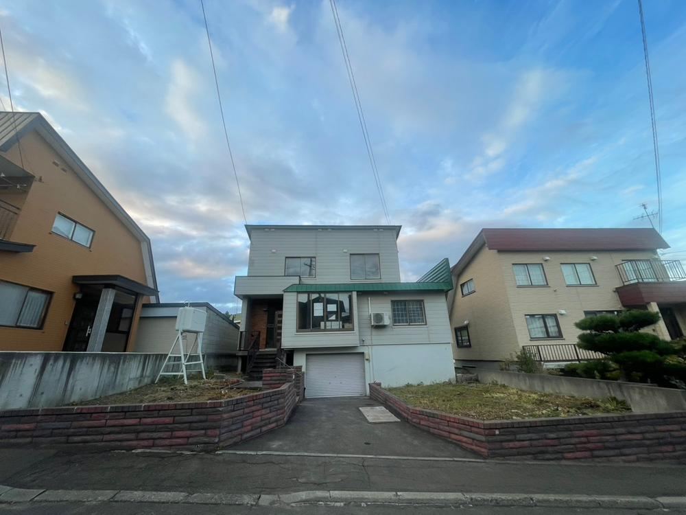 4LDK house in Minami Ward, Sapporo, Hokkaido - Photo 1