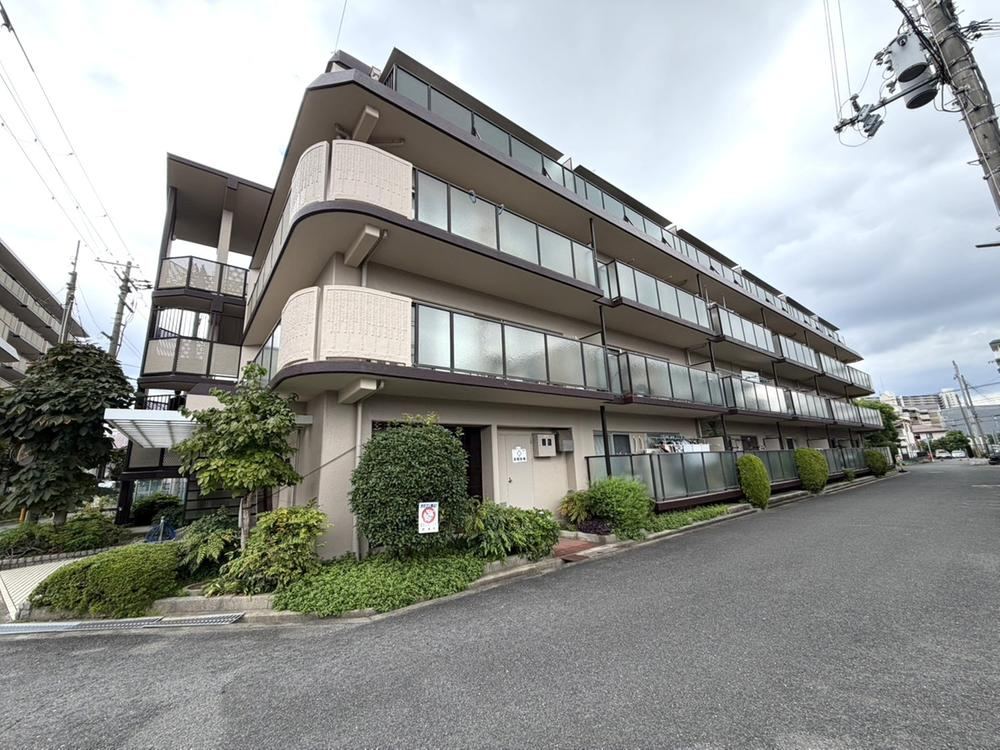 4DK apartment in Settsu, Osaka - Photo 1