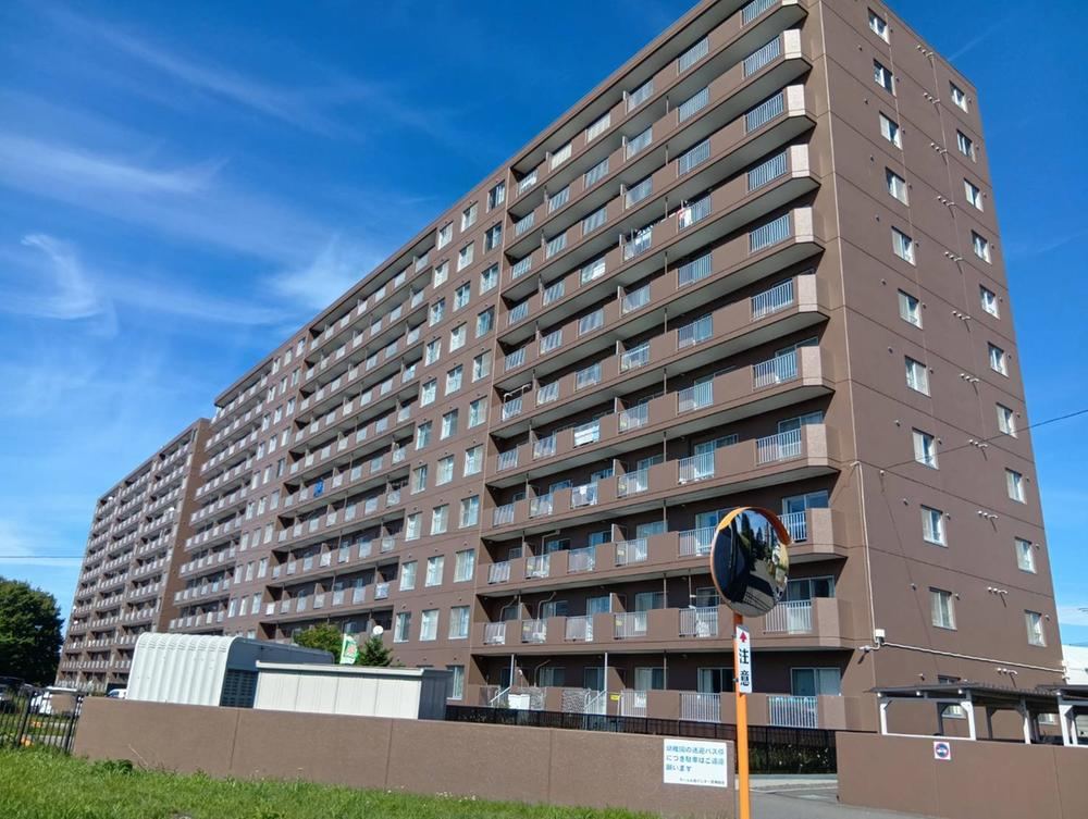 4LDK apartment in Kitahiroshima, Hokkaido - Photo 1