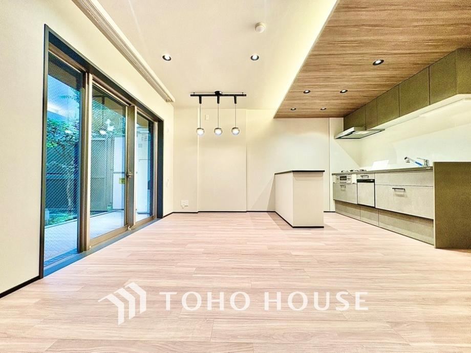 2LDK apartment in Meguro Ward, Tokyo - Photo 1