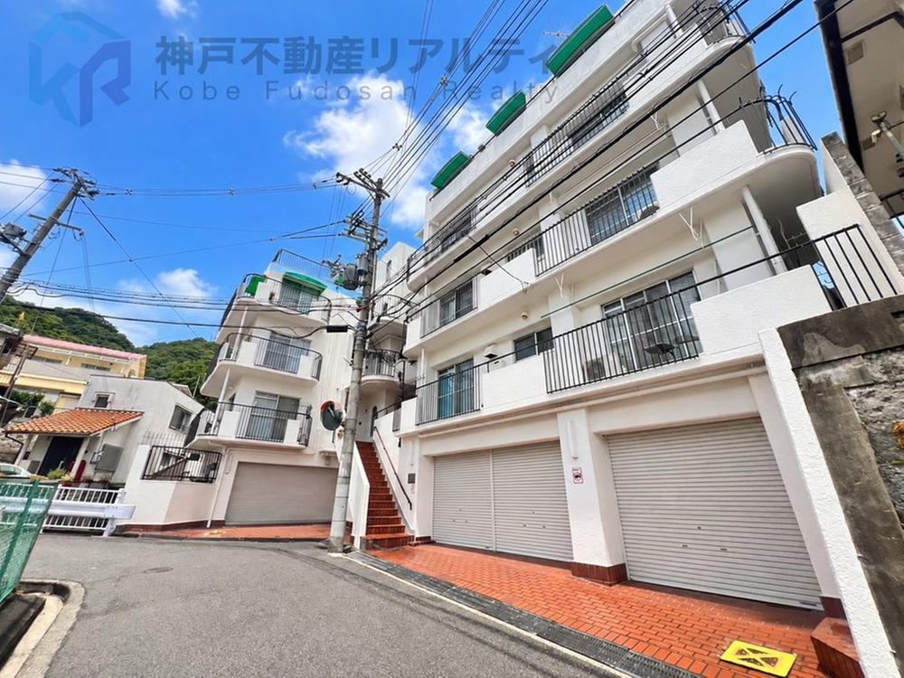 2LDK apartment in Chuo Ward, Kobe, Hyogo - Photo 1