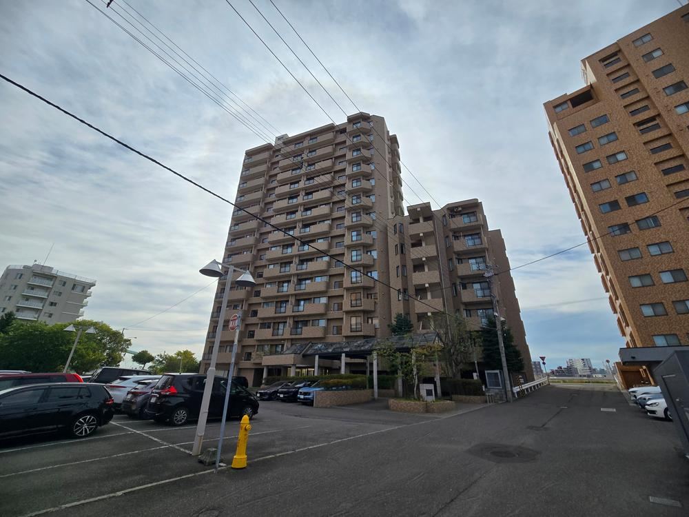 3LDK apartment in Chuo Ward, Sapporo, Hokkaido - Photo 1