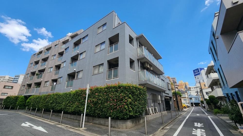 2LDK apartment in Shinagawa Ward, Tokyo - Photo 1