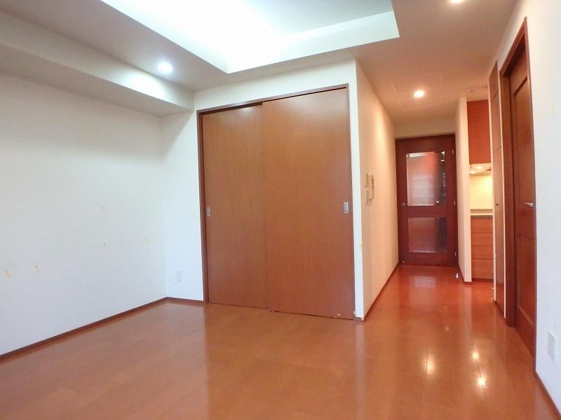 2LDK apartment in Minato Ward, Tokyo - Photo 1