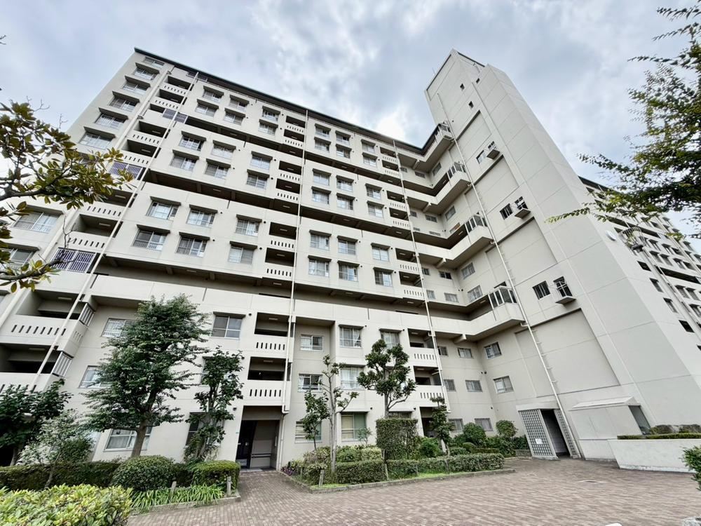 4LDK apartment in Suminoe Ward, Osaka - Photo 1